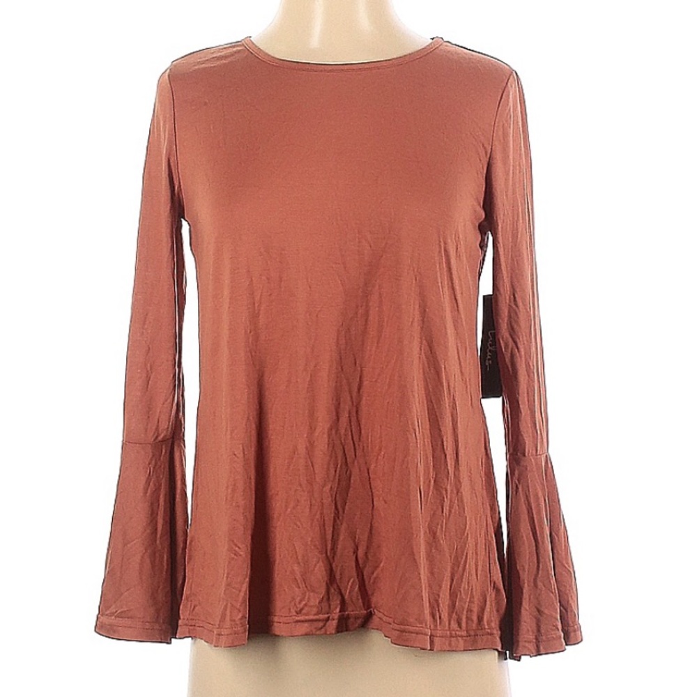 🌵Lulu’s bell sleeved top